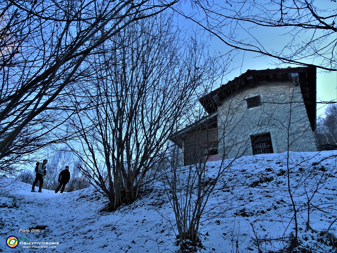 47 Sbuchiamo alla 'Stalla del Fop' (1100 m).JPG